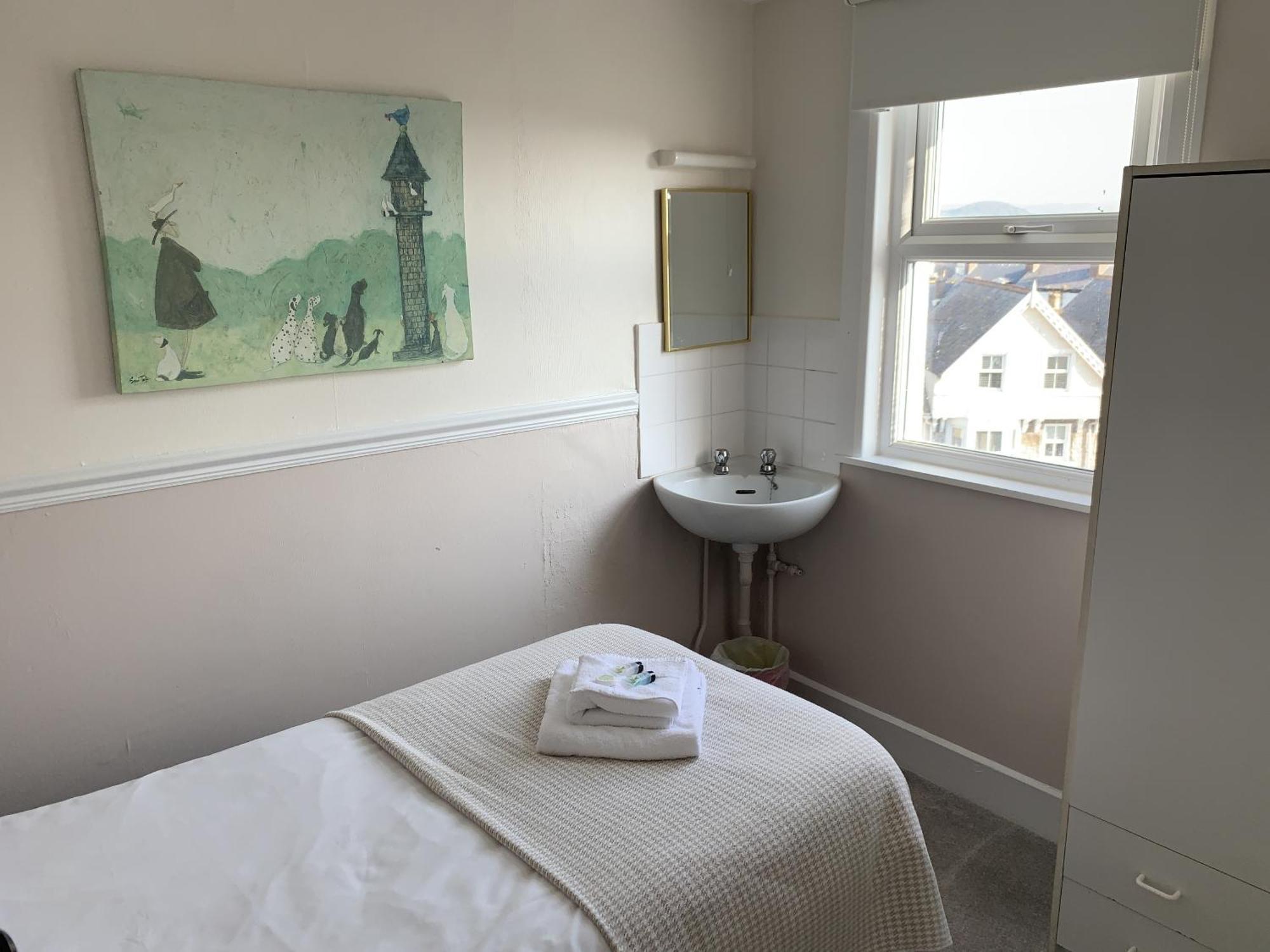Bed & Breakfast Seaclyffe Ltd Llandudno