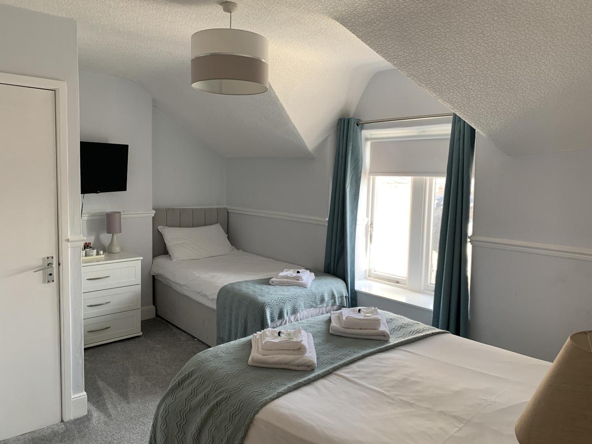Bed & Breakfast Seaclyffe Ltd